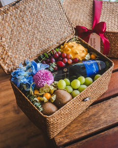 Splendour - Woven Fruit Basket with Champagne