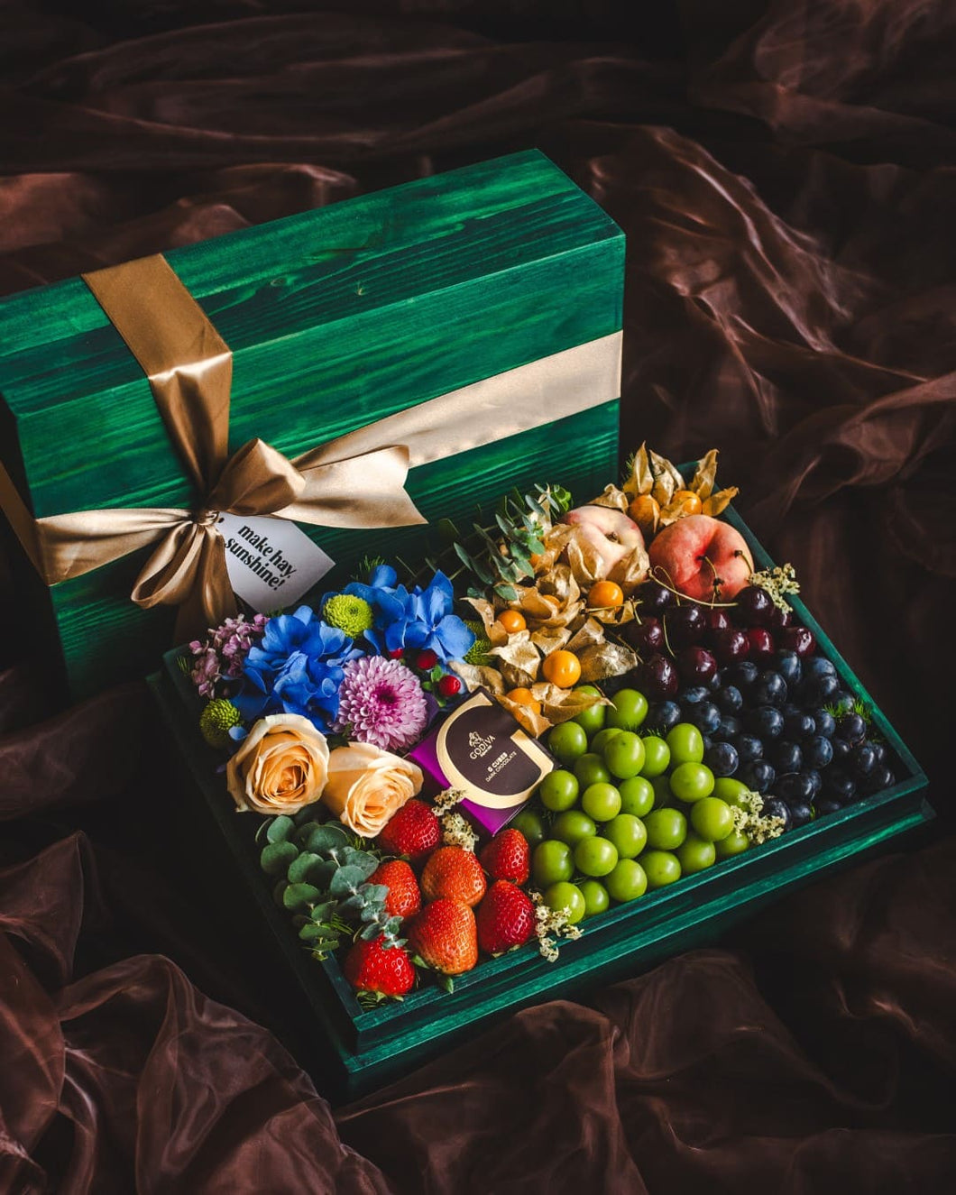 Emerald - Wooden Fruit Box with Godiva Chocolate