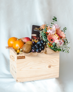 Greetings - Fruit Basket with Lindt Chocolate (L Size)