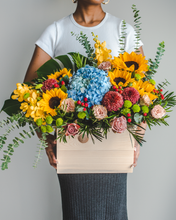 Load image into Gallery viewer, Grandeur - Premium Wooden Flower Box Bouquet
